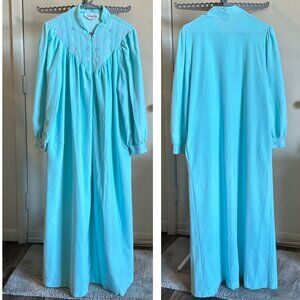 Vintage Vanity Fair Housecoat Robe Light Blue Womens Medium 60s 70s USA Made